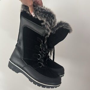 NWT 🖤 Women's Black Fur-Lined Winter Boots
